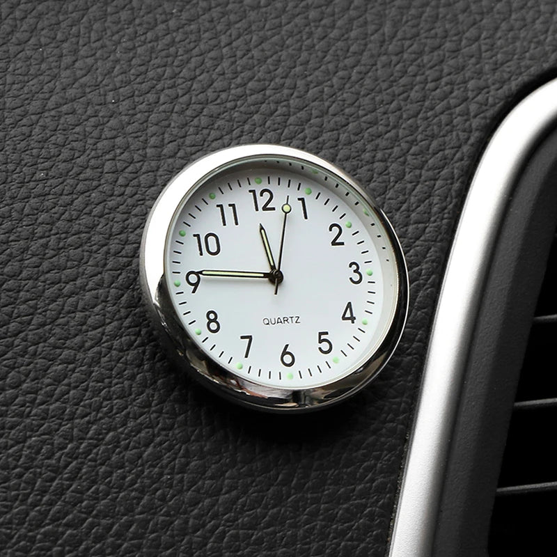 LumiTime Mini – Reloj Digital Luminiscente para Auto con Adhesivo & Diseño Compacto