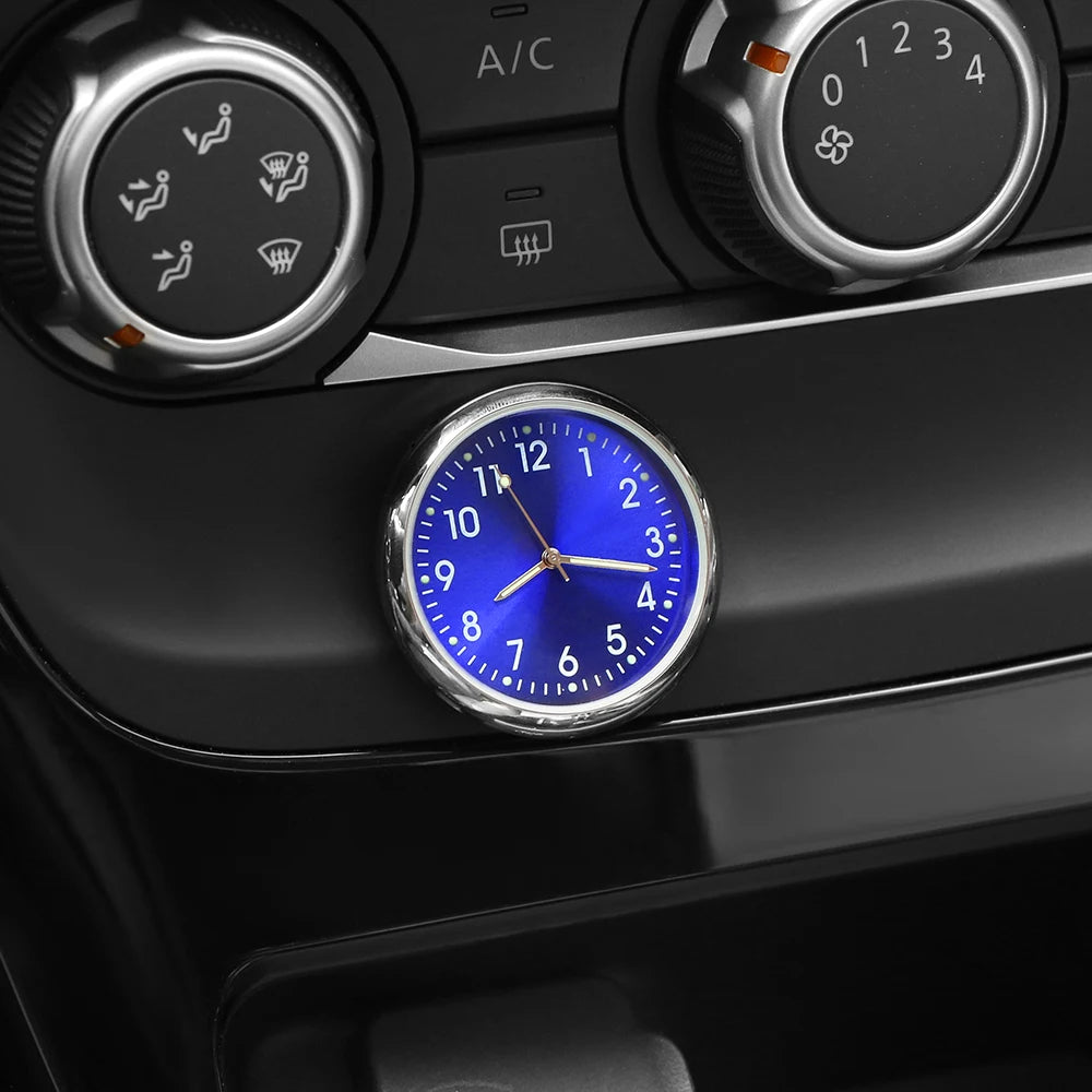 LumiTime Mini – Reloj Digital Luminiscente para Auto con Adhesivo & Diseño Compacto