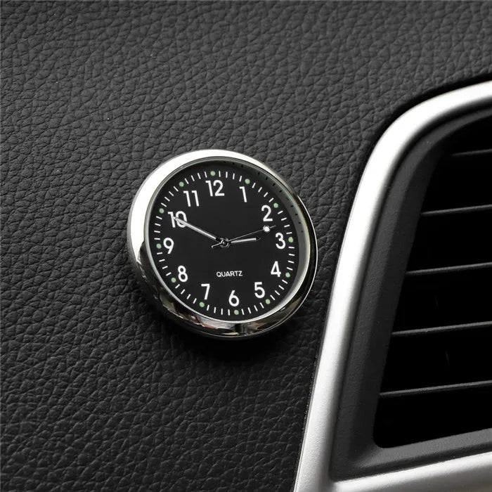 LumiTime Mini – Reloj Digital Luminiscente para Auto con Adhesivo & Diseño Compacto